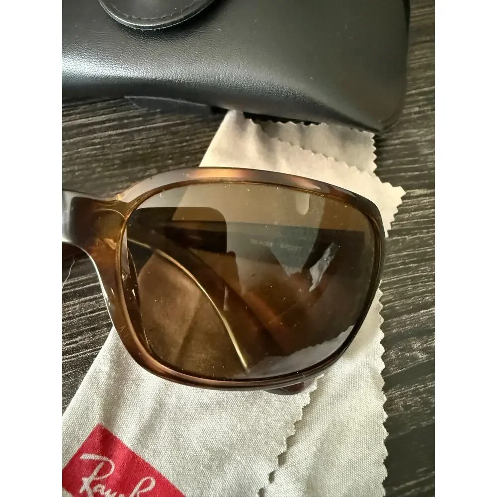 Rayban comes case